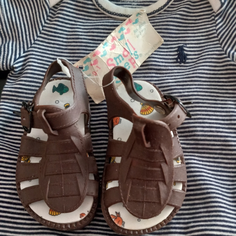 These adorable baby sandals